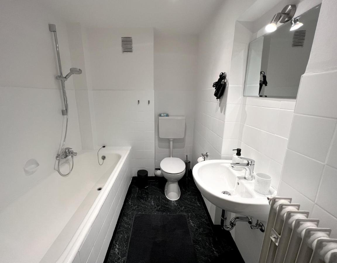 One Bed And One Sofa Bed, Self Check In, Invoice Apartment Monchengladbach Luaran gambar